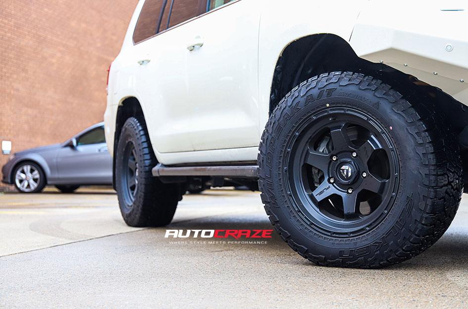 TOYOTA LANDCRUSIER SHOK MATTE BLACK